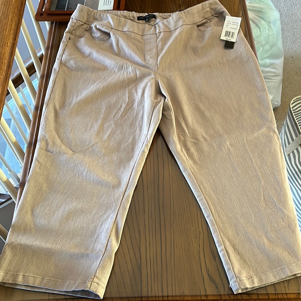 Napa Valley tan capri pants size 16